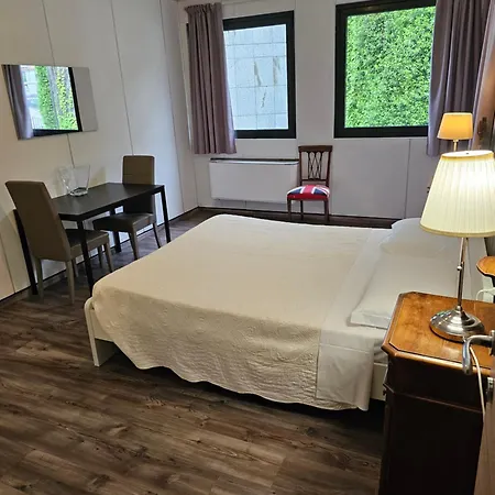 Victoria Royal Garden Aparthotel Como Exterior photo